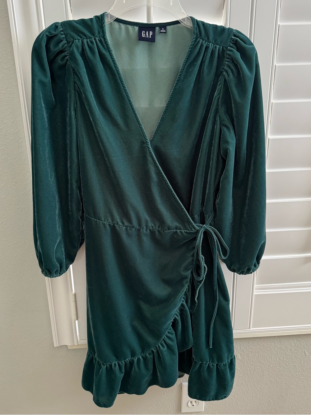 GAP Women’s Green Velvet Small v neck ruffle hem wrap dress festive holiday